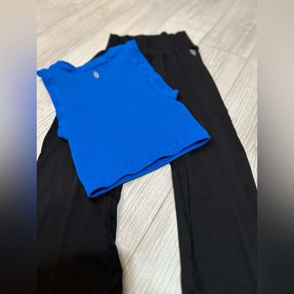 🛑SOLD!🛑 Free People Happiness Runs Muscle Tank & Good Karma Flare Leggings SET - Picture 10 of 16